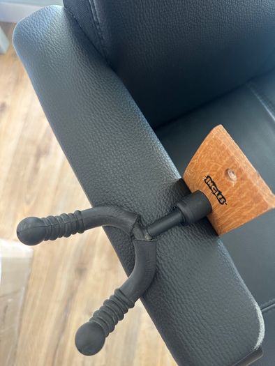 Guitar wall hanger