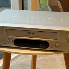 Philips Hifi Stereo VHS Video Cassette Recorder with Remote