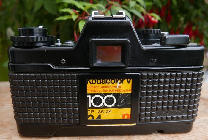 RARE Praktica B200 35mm Film SLR Camera HOIA 49mm Lens ( works well)