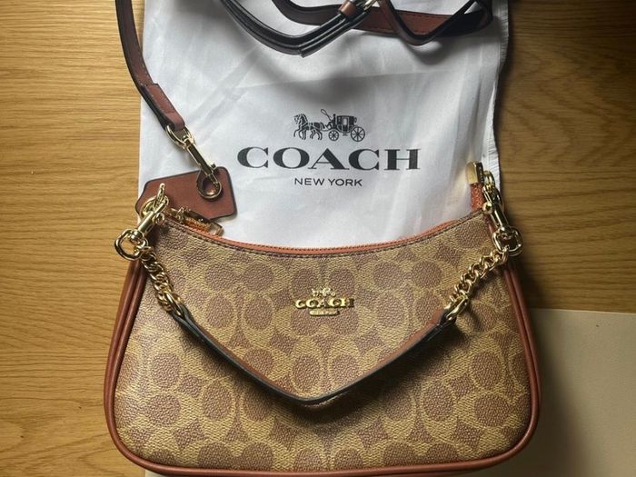 Teri Shoulder Bag In Signature Canvas