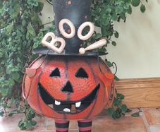Halloween wobbly metal pumpkin