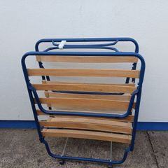 Folding bed base