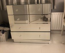 chest of drawers