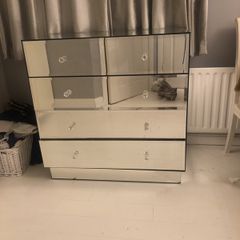 chest of drawers