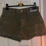 High waist khaki shorts Image 2