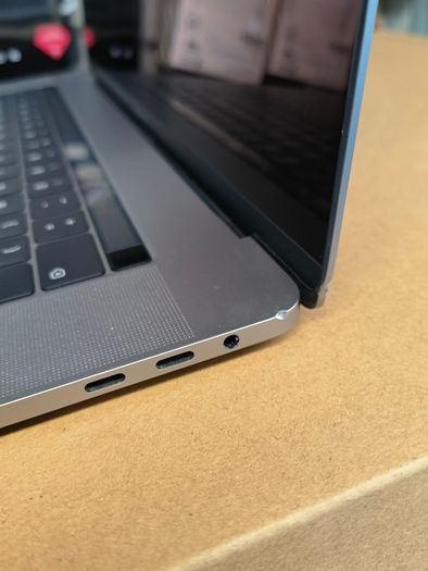 Touch Bar Apple MacBook Pro 15 (2017) 15.4'' Intel i7 @ 2.80 GHz 512GB SSD 16GB RAM Space Grey (Battery Cycle: 232)
