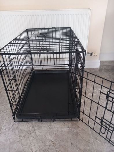 medium dog travel crate.