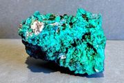 Large vibrant free form Malachite