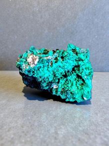 Large vibrant free form Malachite