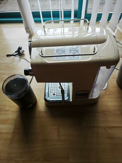 coffe machine and coffe grinder