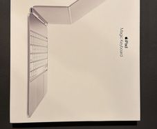iPad Pro 13-inch ( MAGIC KEYBOARD) M4/M5 Compatible British English WHITE Brand New Sealed 1 Year Warranty