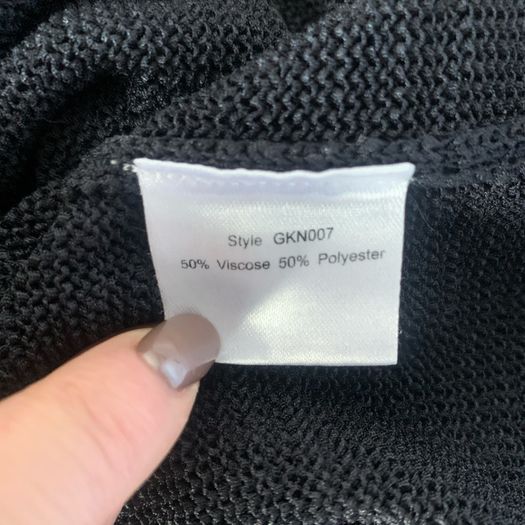 Navy v neck jumper. Size 18/20