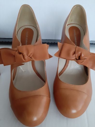 Beautiful new genuine leather Rocha John Rocha shoes