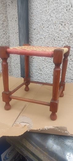 old vintage sugan stool ,,nice used condition, sold as seen, see pictures for condition ,buyer collects or pays postage,