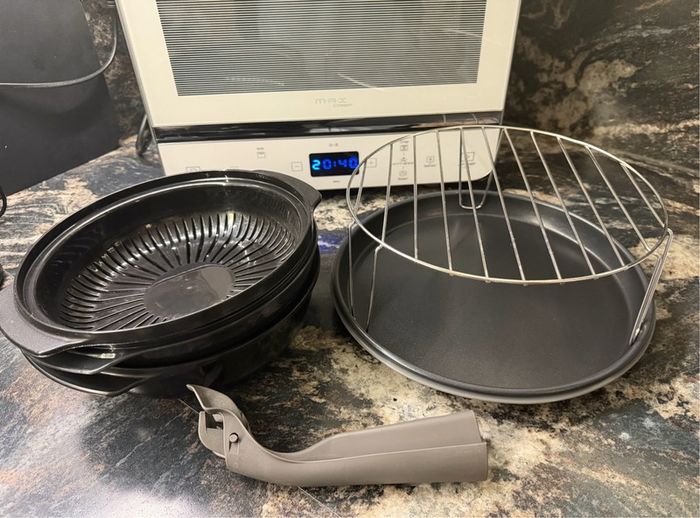 Whirlpool MAX 49 WSL with Quartz Grill Dual Function CRISP, STEAM, Child Safety