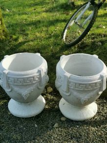 2 Concrete planters