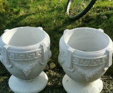 2 Concrete planters