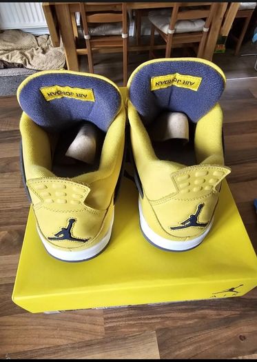 Air Jordan 4 Retro Lightning