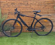 REID Urban X2 Hybrid Bike - Medium - 27 Speed - Hydraulic Disc Brakes