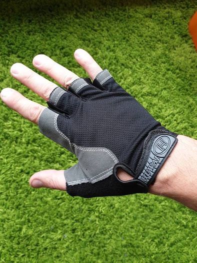 Gym gloves. Fingerless gloves. Cycling gloves. Work gloves. Carpenter gloves. Weightlifting. Workout.  Fitness.  Bodybuilding
