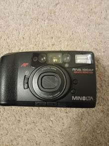Minolta Riva 100 AF Red-eye reduction // point and shoot vintage 35 mm