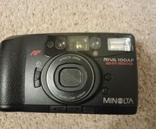 Minolta Riva 100 AF Red-eye reduction // point and shoot vintage 35 mm