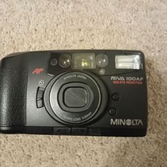 Minolta Riva 100 AF Red-eye reduction // point and shoot vintage 35 mm