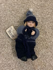 Vintage porcelain doll (slightly damaged boot) 16cm H x 7cm W x 5cm L