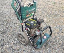 Pressure washer
