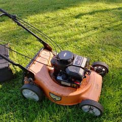 Briggs Self propelled petrol lawnmower