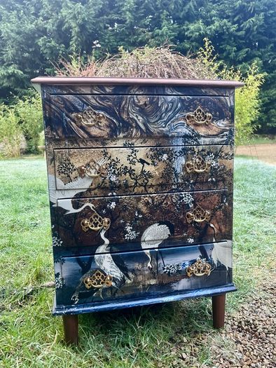 Chest of drawers