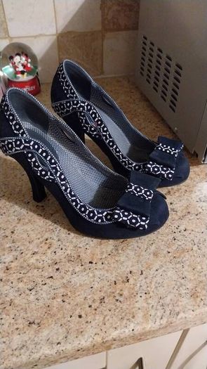 Size 4 rubyshoo