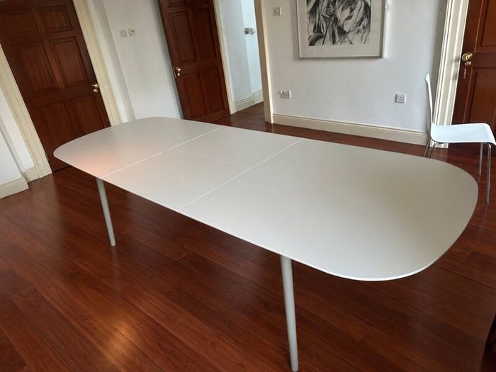 Kingston Dining table by BoConcept