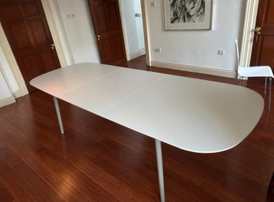Kingston Dining table by BoConcept