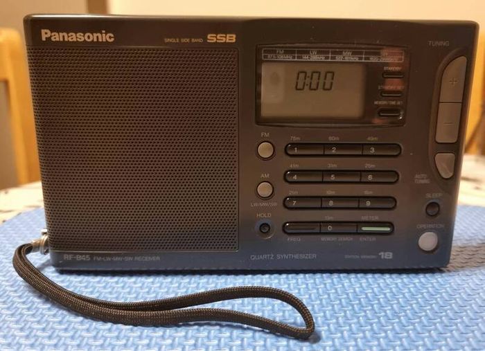 Radio Panasonic RF-B45, perfect working condition+case. 36 years old radio.