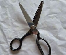 Vintage ZigZag Scissors
