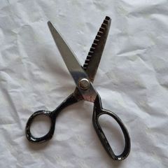 Vintage ZigZag Scissors
