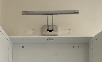 Bathroom wall light