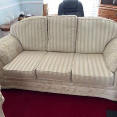Chesterfield furniture suite