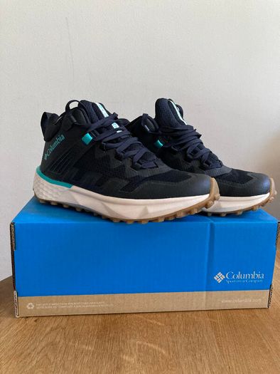 Columbia women's hiking/outdoor boots/shoes/footwear