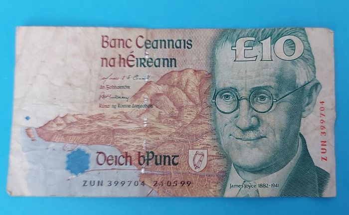 Irish 3 X 1999 Ten Pound banknots in Fine  condition