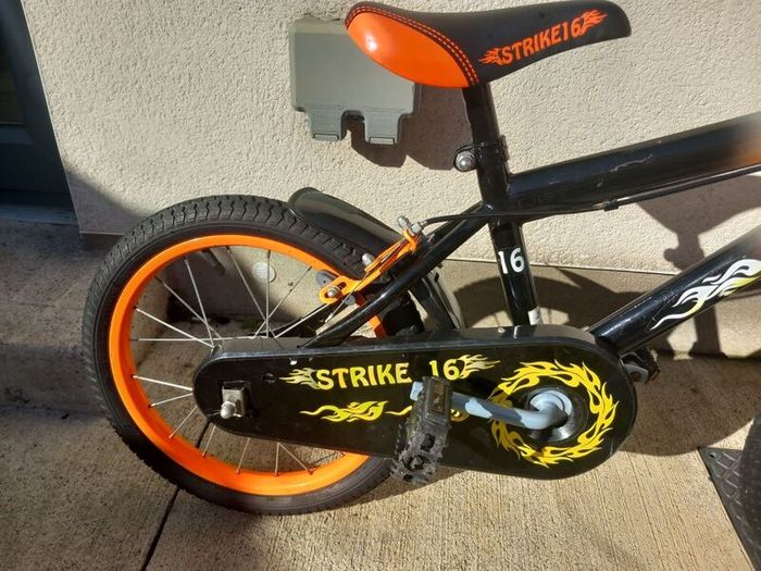 Kids strike bike size 16 inch wheels