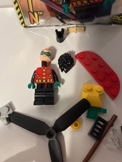 Lego DC Robin minifigure