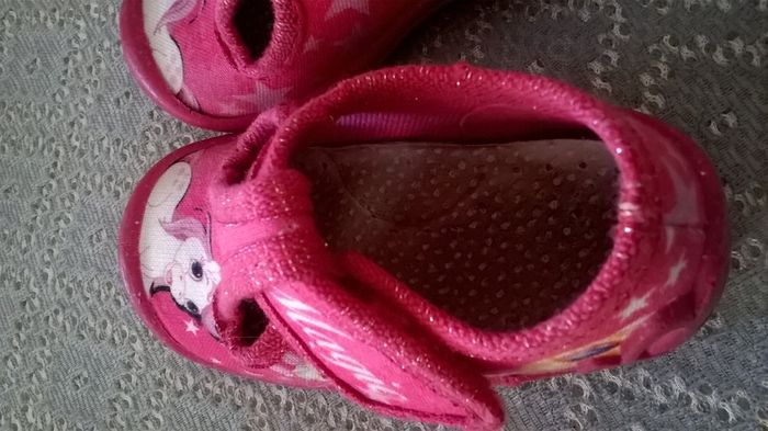 Babygirl slippers size 2.5 toddler