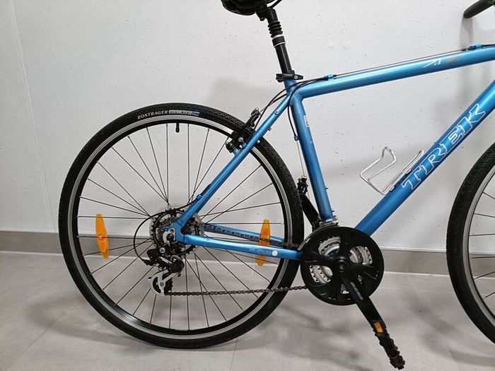 New Trek size M hybrid bike.