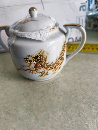 Kutani Hand Painted Dragonware Sunray China Kutani Japan sugarpot.