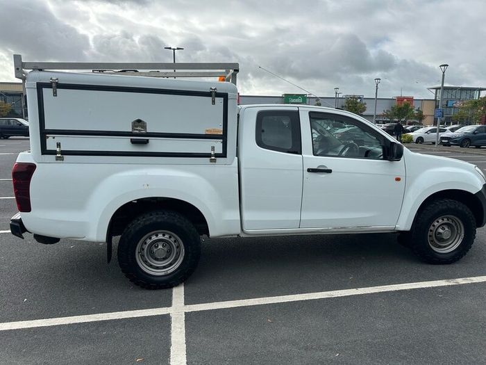 Isuzu D-Max 2.5 Diesel 4x4 Pick Up with Hi-ab