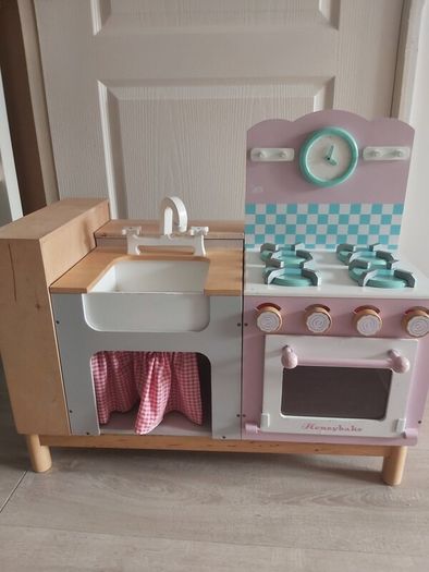 play kitchen le toy van