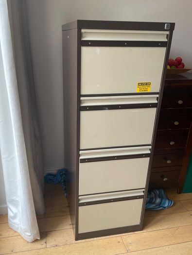 Filing cabinet - 4 drawer with key