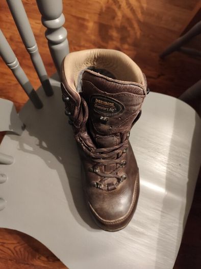 meindl Bhutan hunting hiking boots, there is another pair of meindl in the photos and a pair of Haix size 10, and lastly a pair of Mammut boots size 10, all great boots and in super condition.